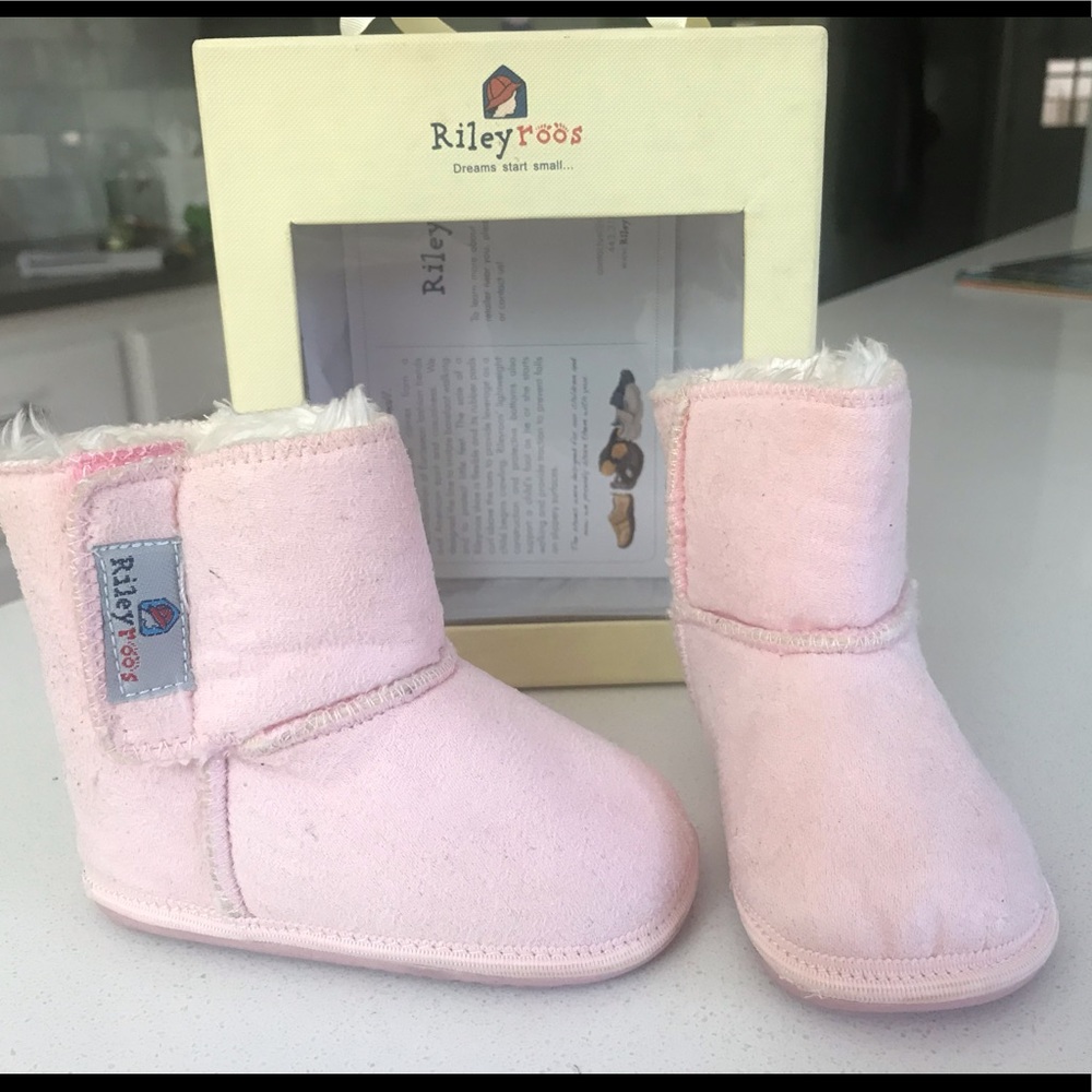 Riley Roos pink booties 6-12 mo